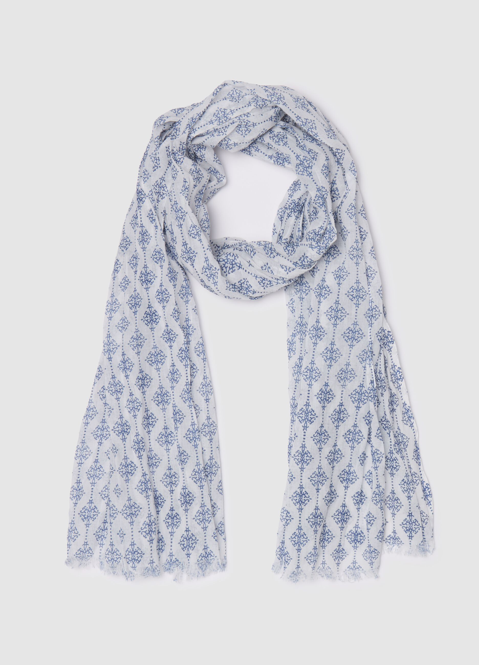 Fringed scarf with ethnic print
