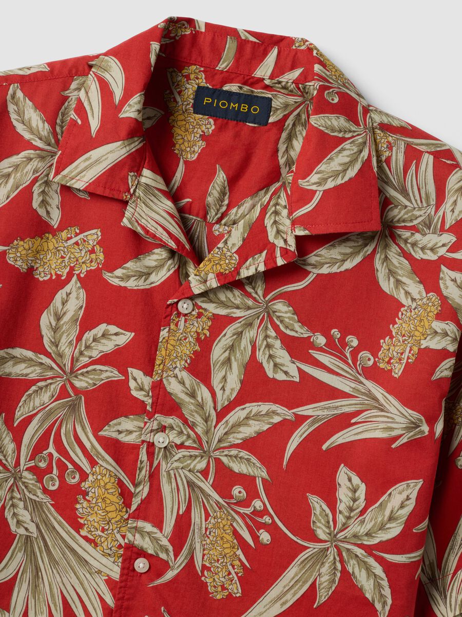 Camicia rossa in cotone organico con stampa tropicale_1