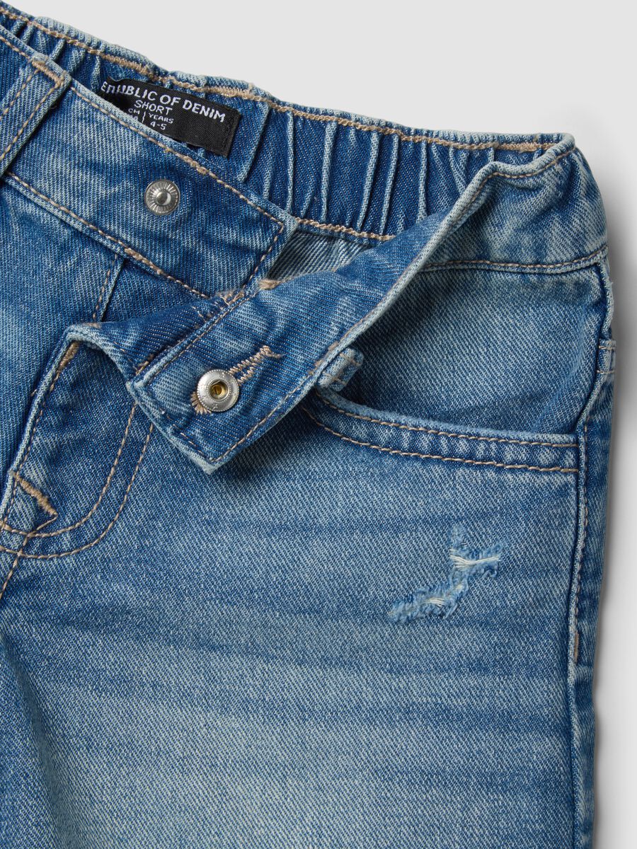Shorts denim blu in puro cotone da bambina regular fit con strappi_3