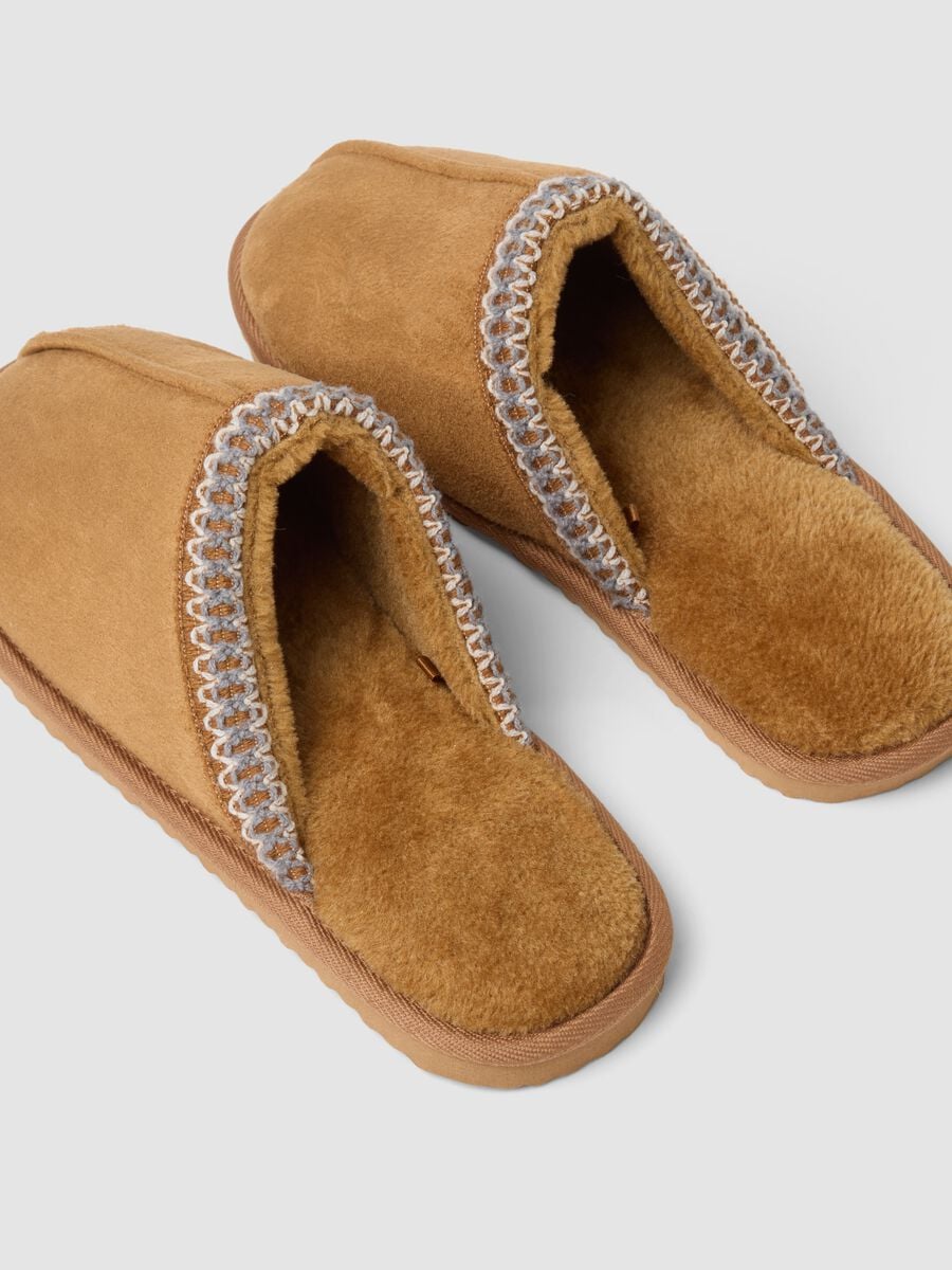 Brown cosy home slippers with warm lining_2
