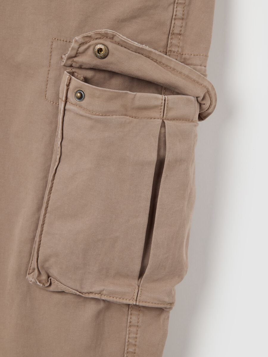 Pantaloni cargo in misto cotone elasticizzato beige slim fit_5