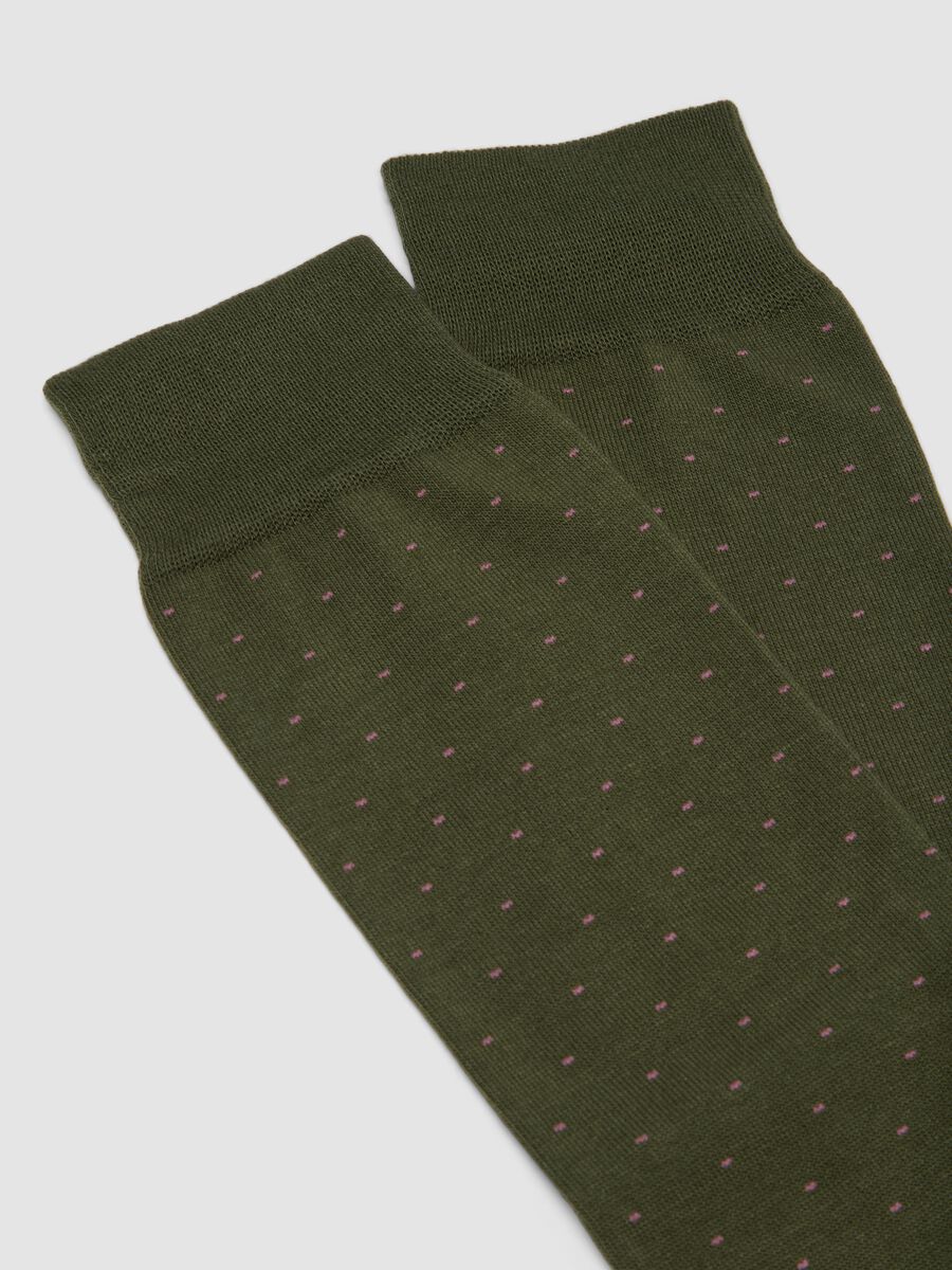 Men&rsquo;s green stretch-cotton long socks with polka dots_2