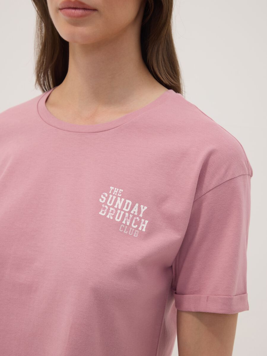 T-shirt pigiama rosa in cotone organico con scritte frontali_2