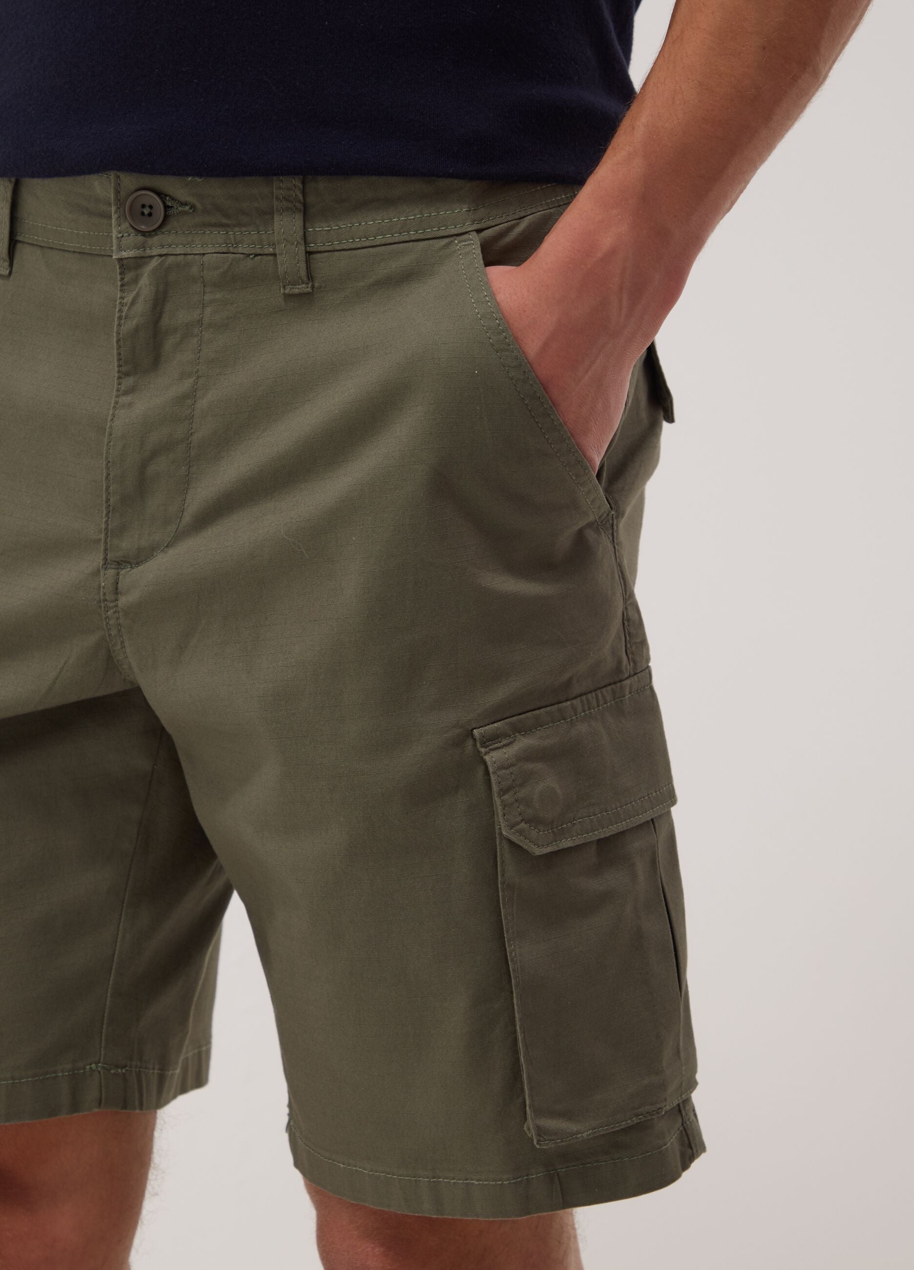 Green stretch cotton cargo Bermuda shorts