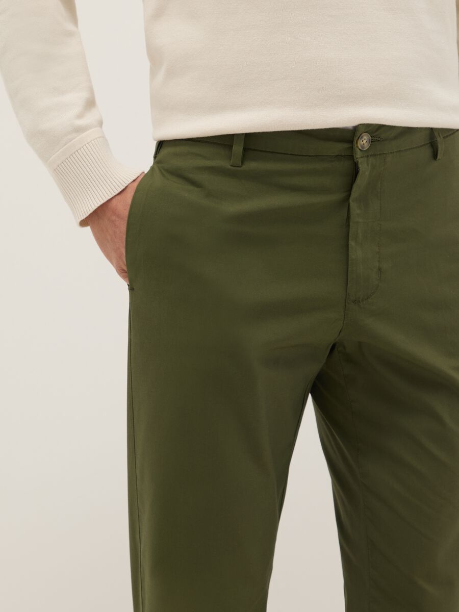 Pantaloni chino in cotone elasticizzato verde regular fit_3