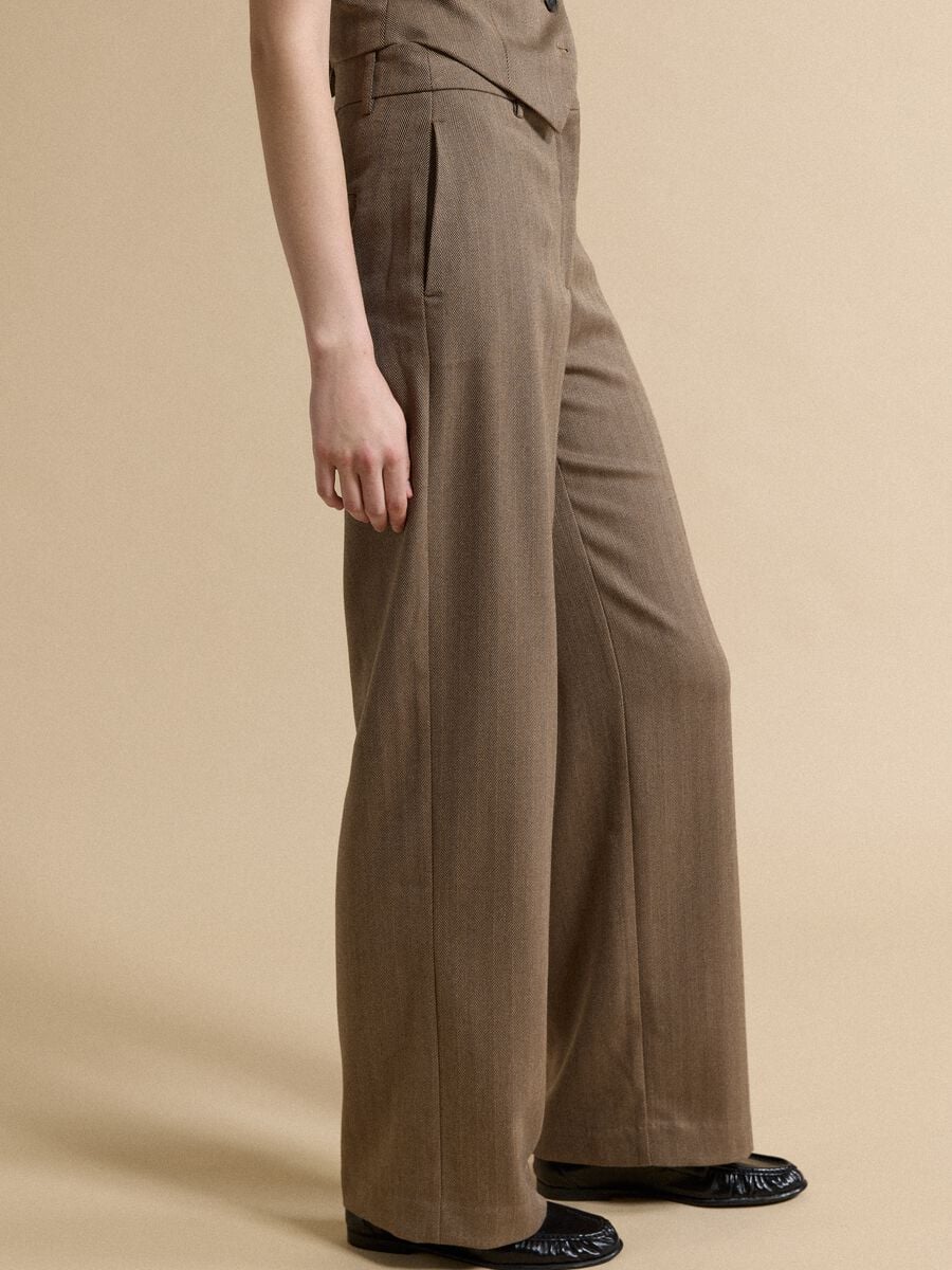 Brown regular-fit formal trousers in stretch viscose_2