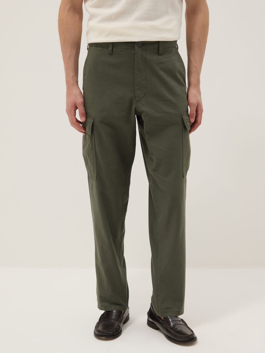 Green regular-fit linen and cotton-blend cargo trousers_1