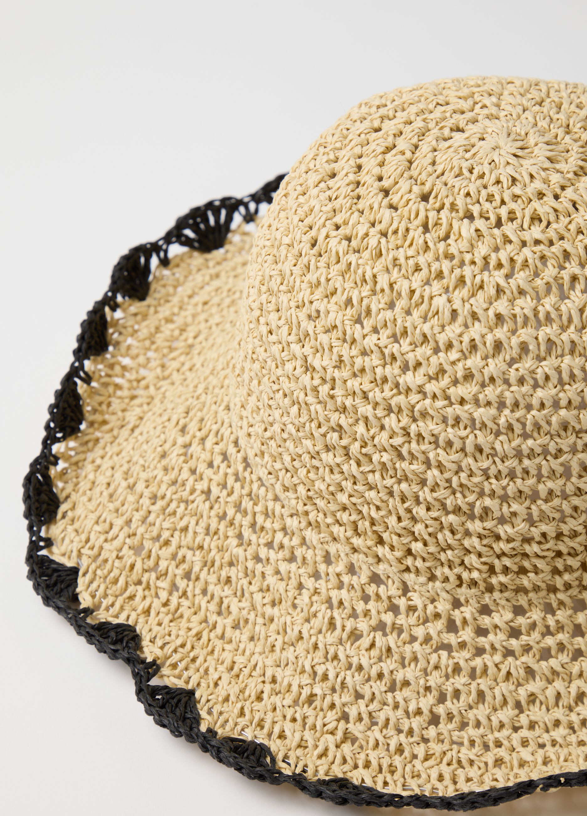 Women's hat in pure multicolour textile paper with black brim
