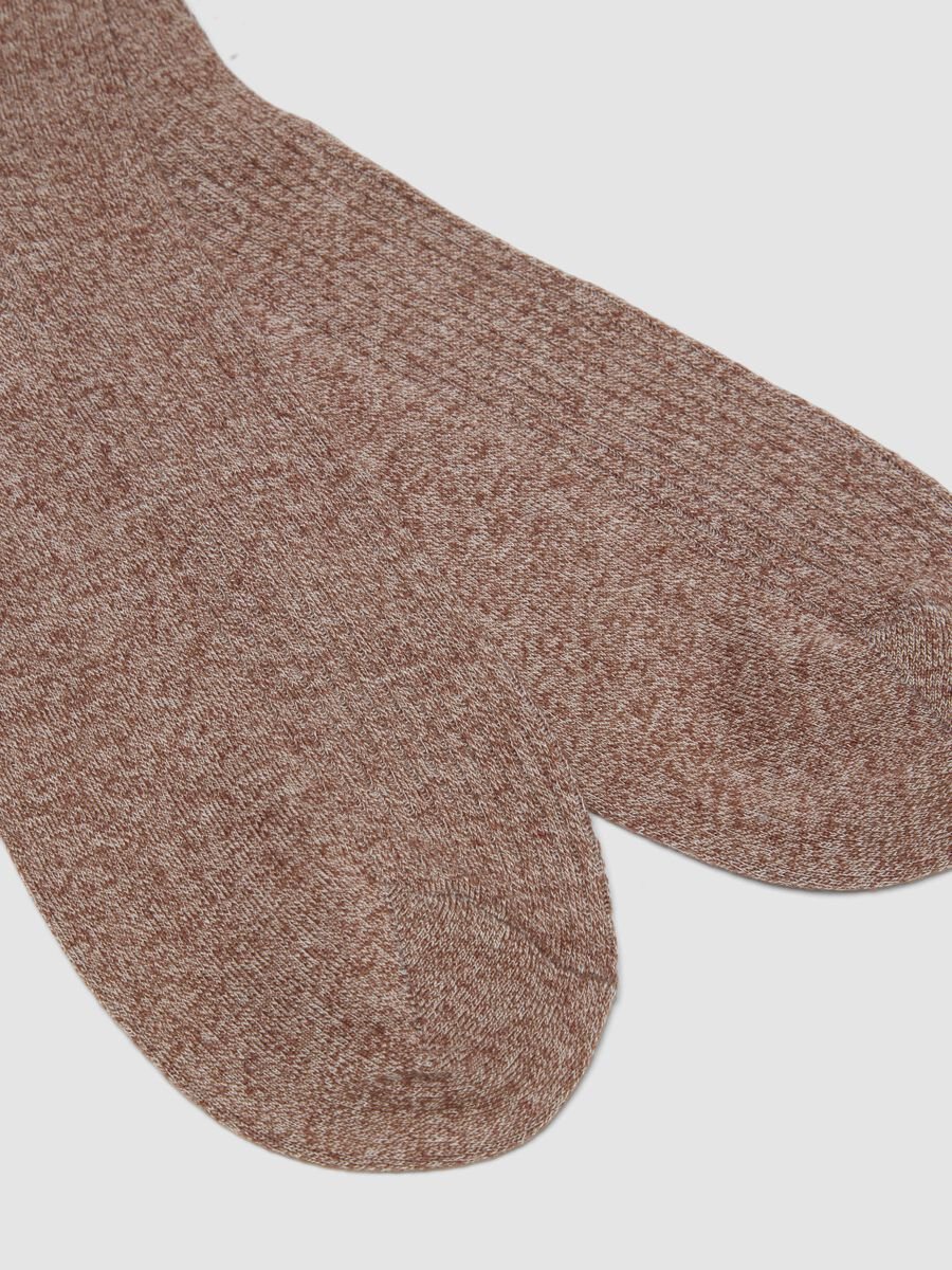 Long brown socks in stretch cotton and linen blend_1
