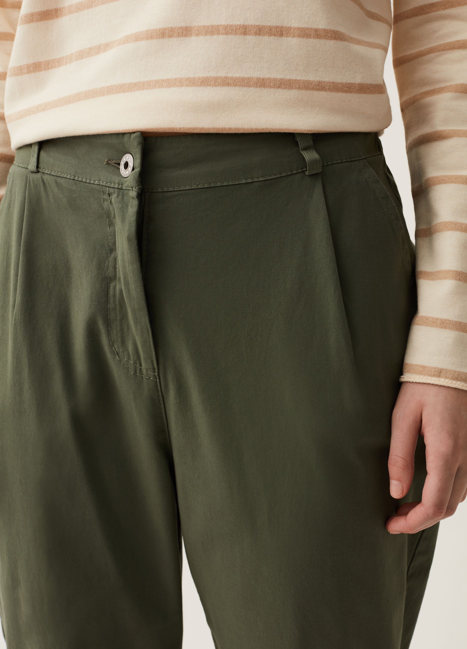 Pantaloni baggy fit con pinces Hybrid_3