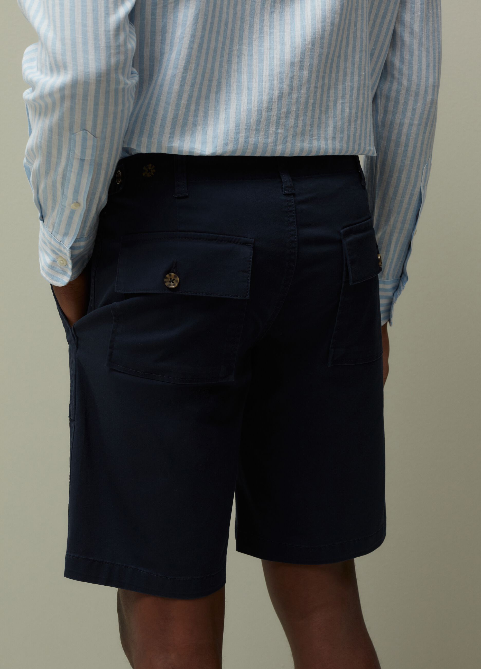 Bermuda in cotone stretch con tiranti_3
