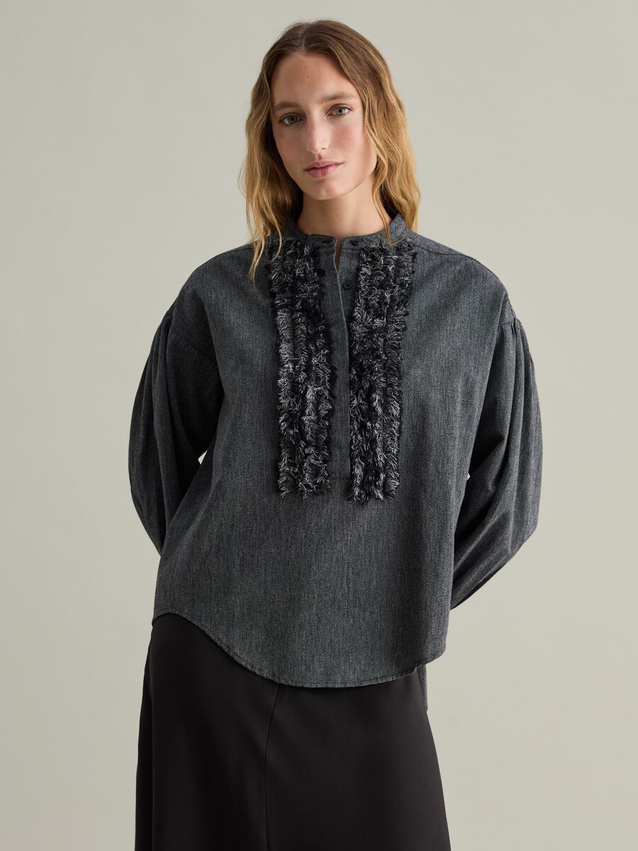 Blusa con dettagli sfrangiati Contemporary_0