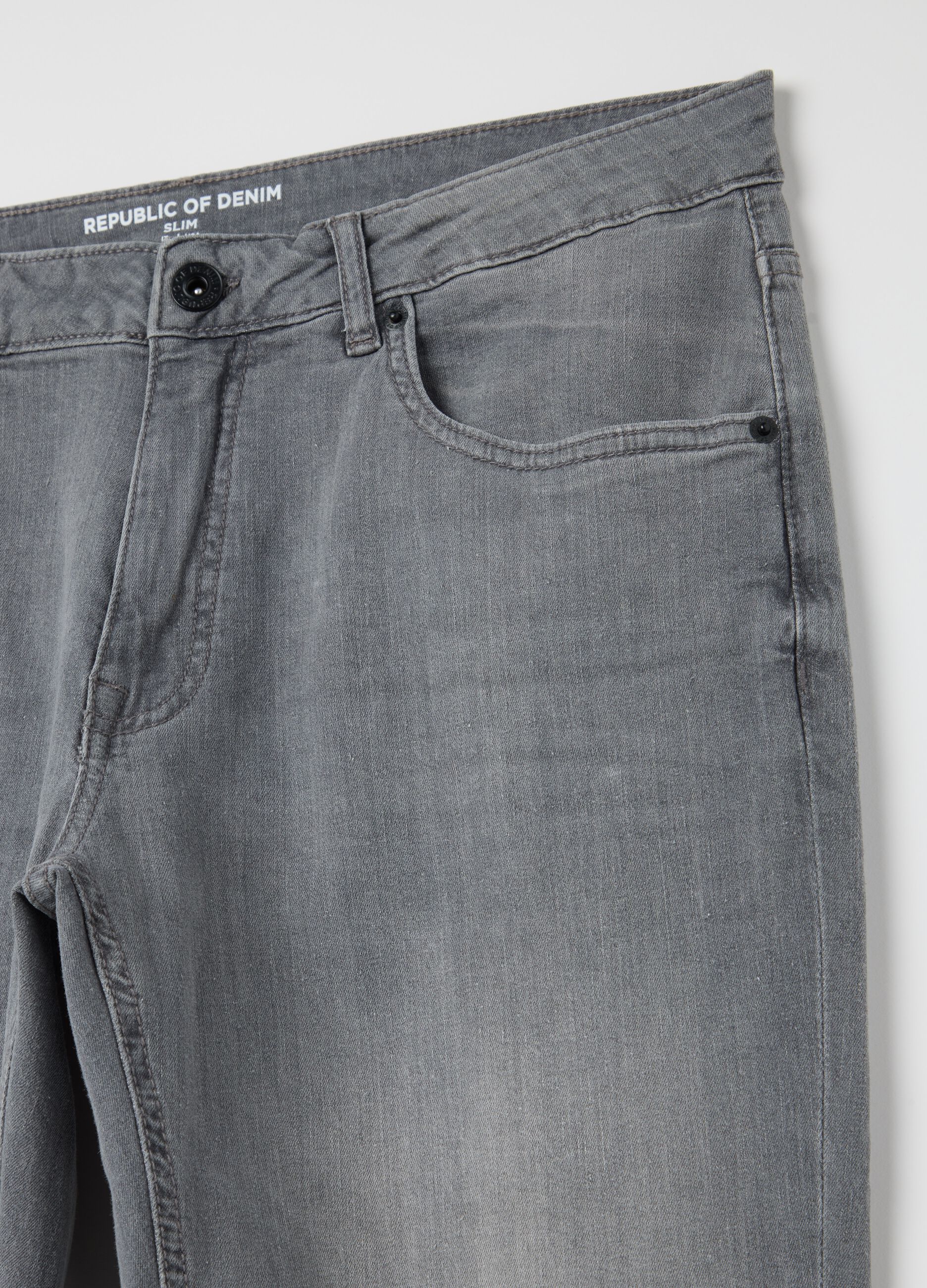 Slim-fit jeans with five pockets