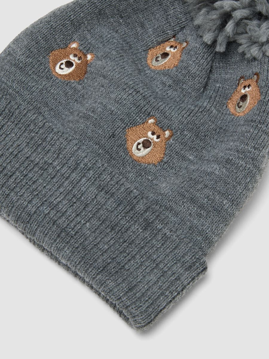 Cappello grigio in maglia con pon pon e orsetti_2