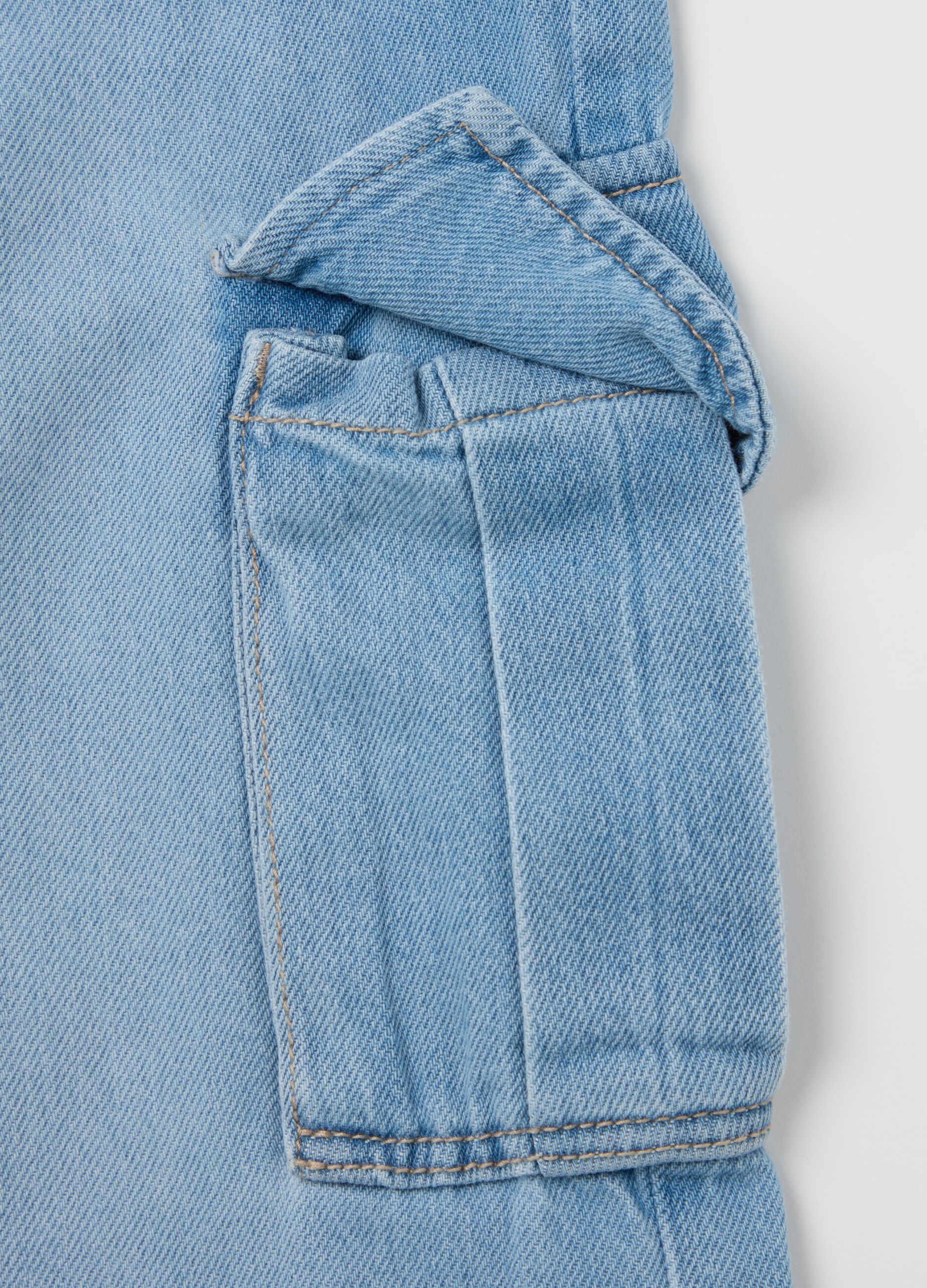 Jeans cargo a gamba larga