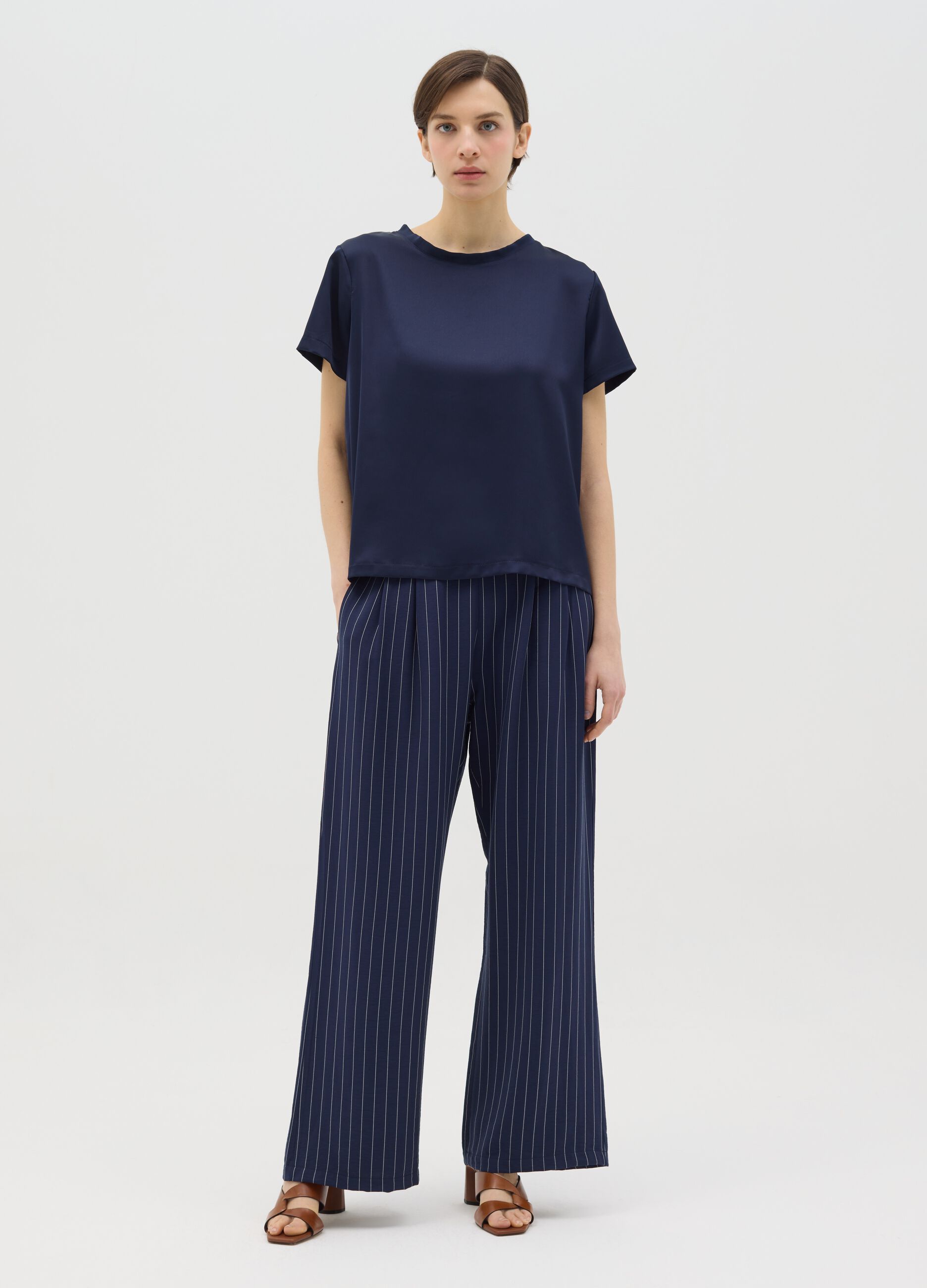 Pantalone palazzo blu in fantasia a righe 
