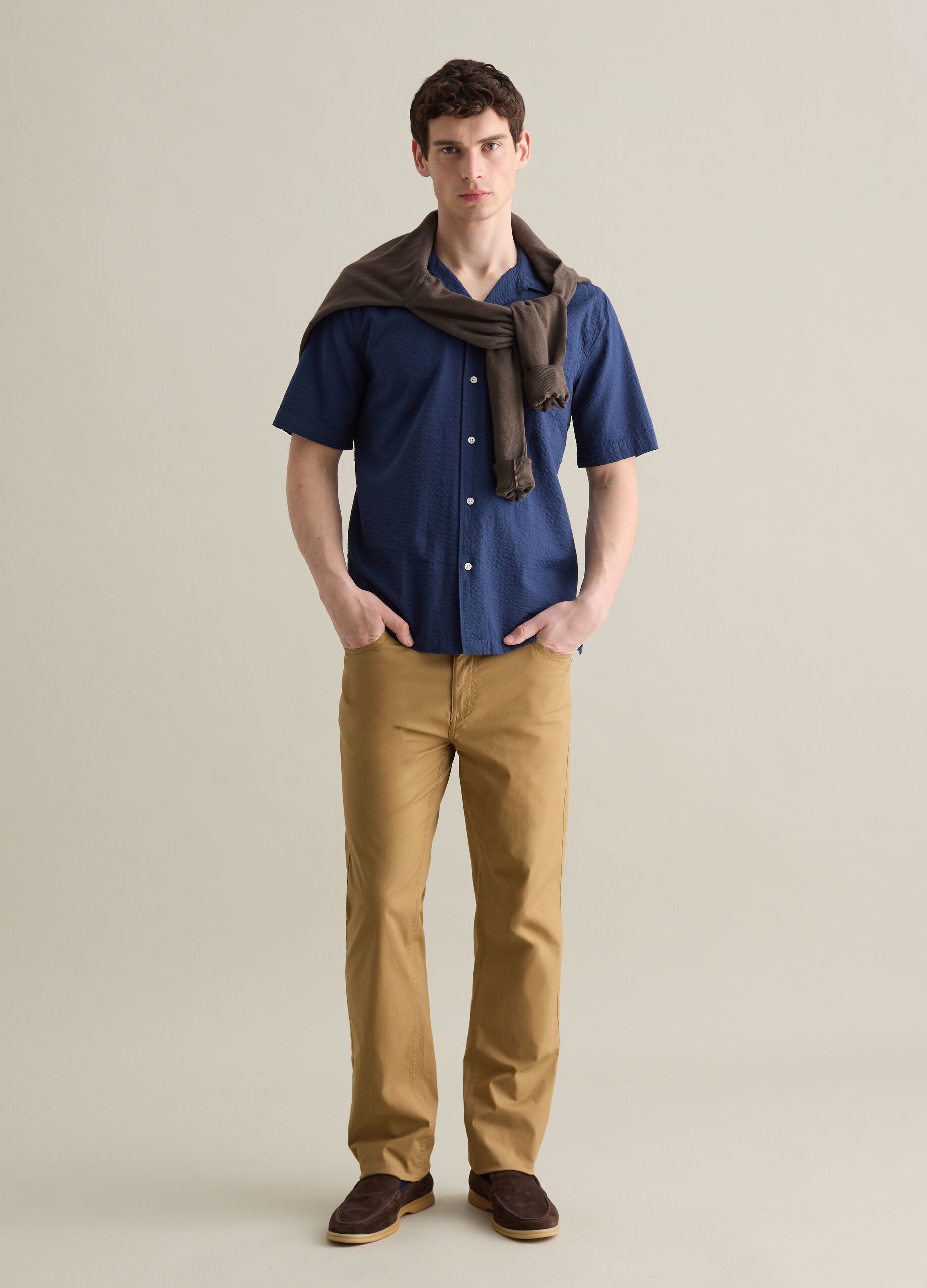 Beige chino trousers in stretch cotton with five pockets