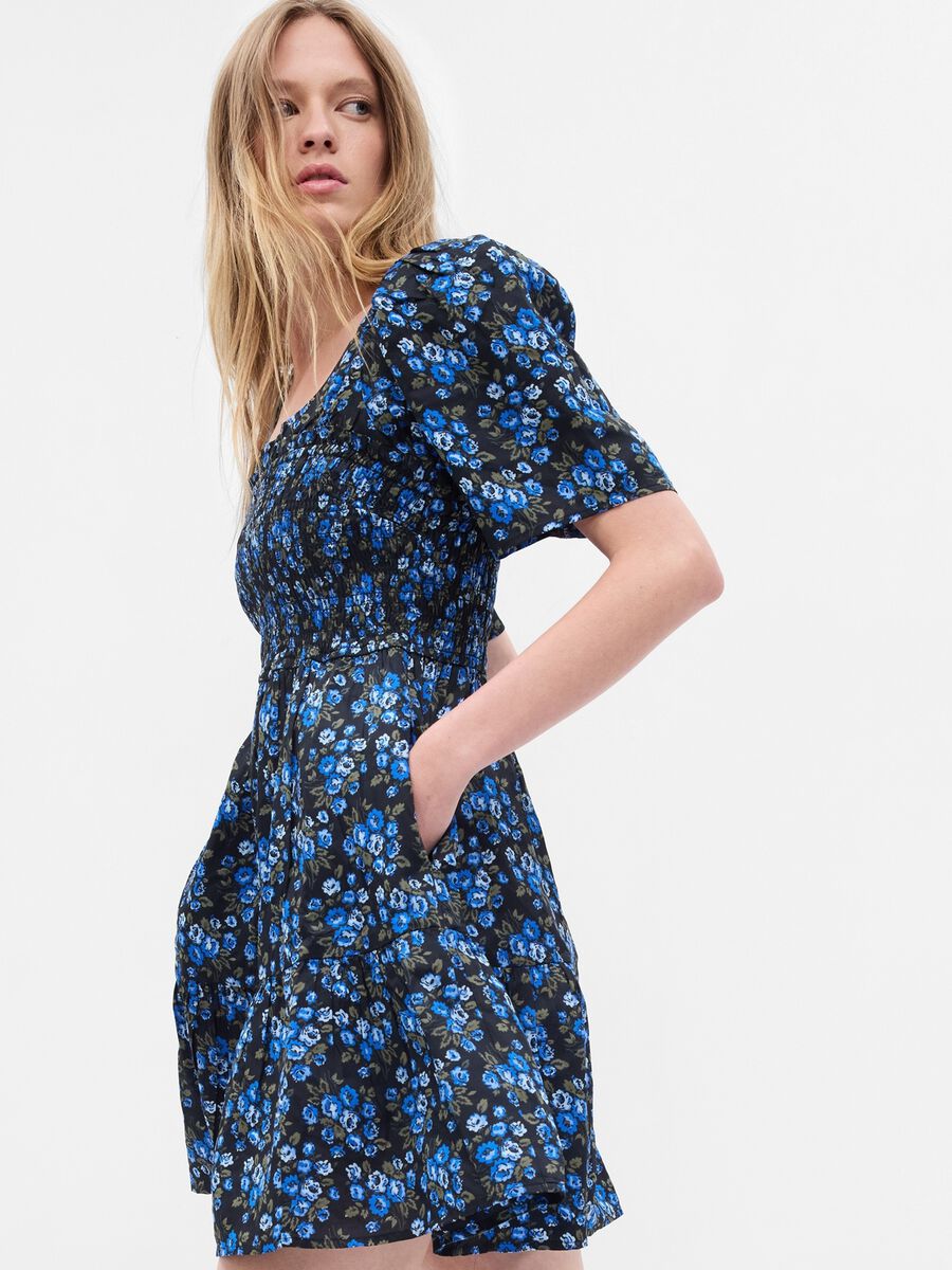 Short floral dress with puff sleeves_2