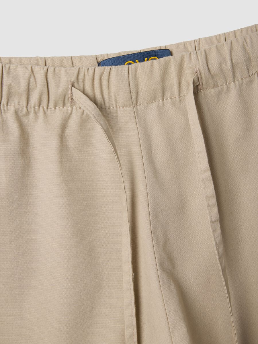 Shorts beige in cotone elasticizzato regular fit_1