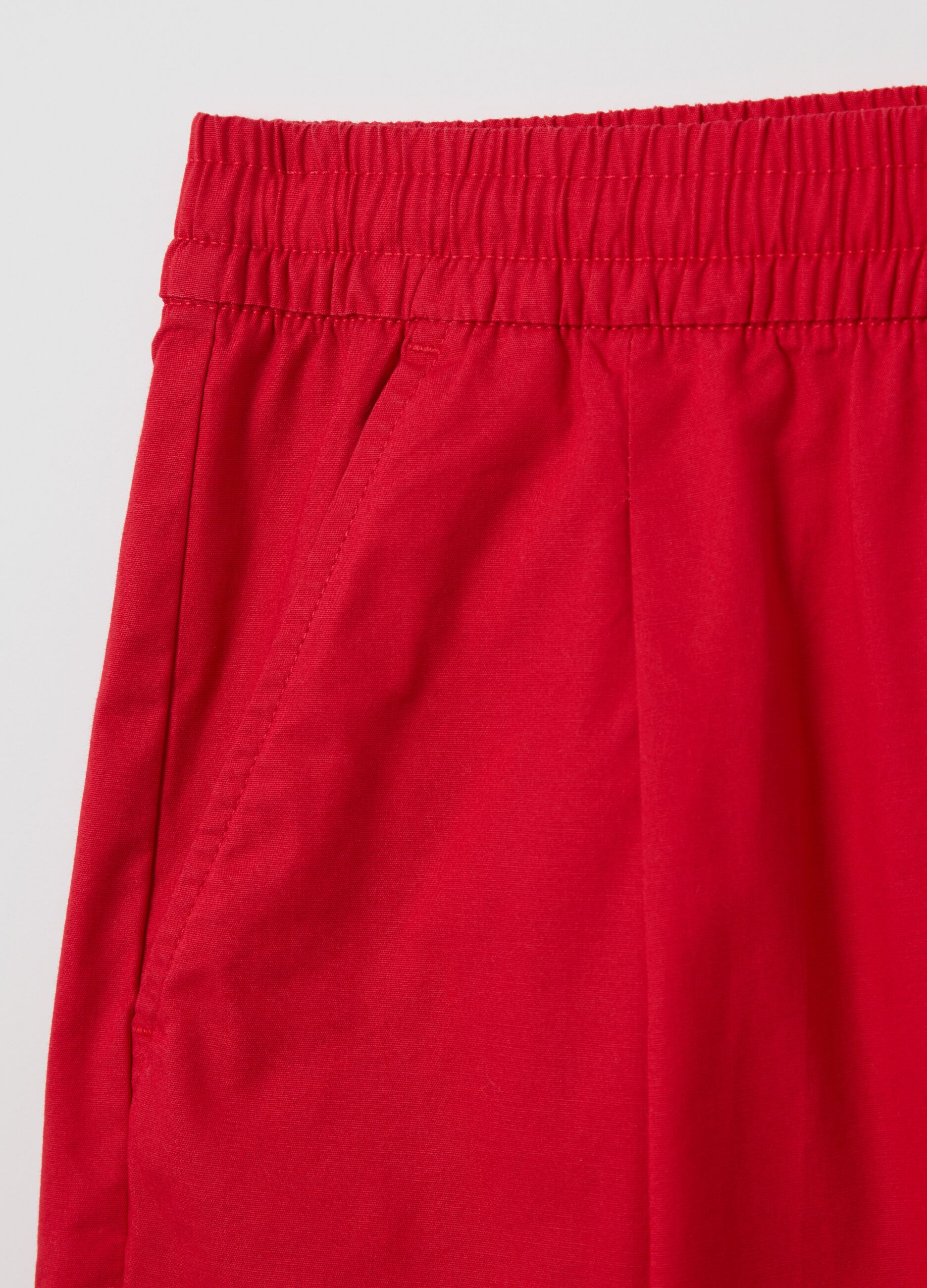 Red shorts in stretch cotton