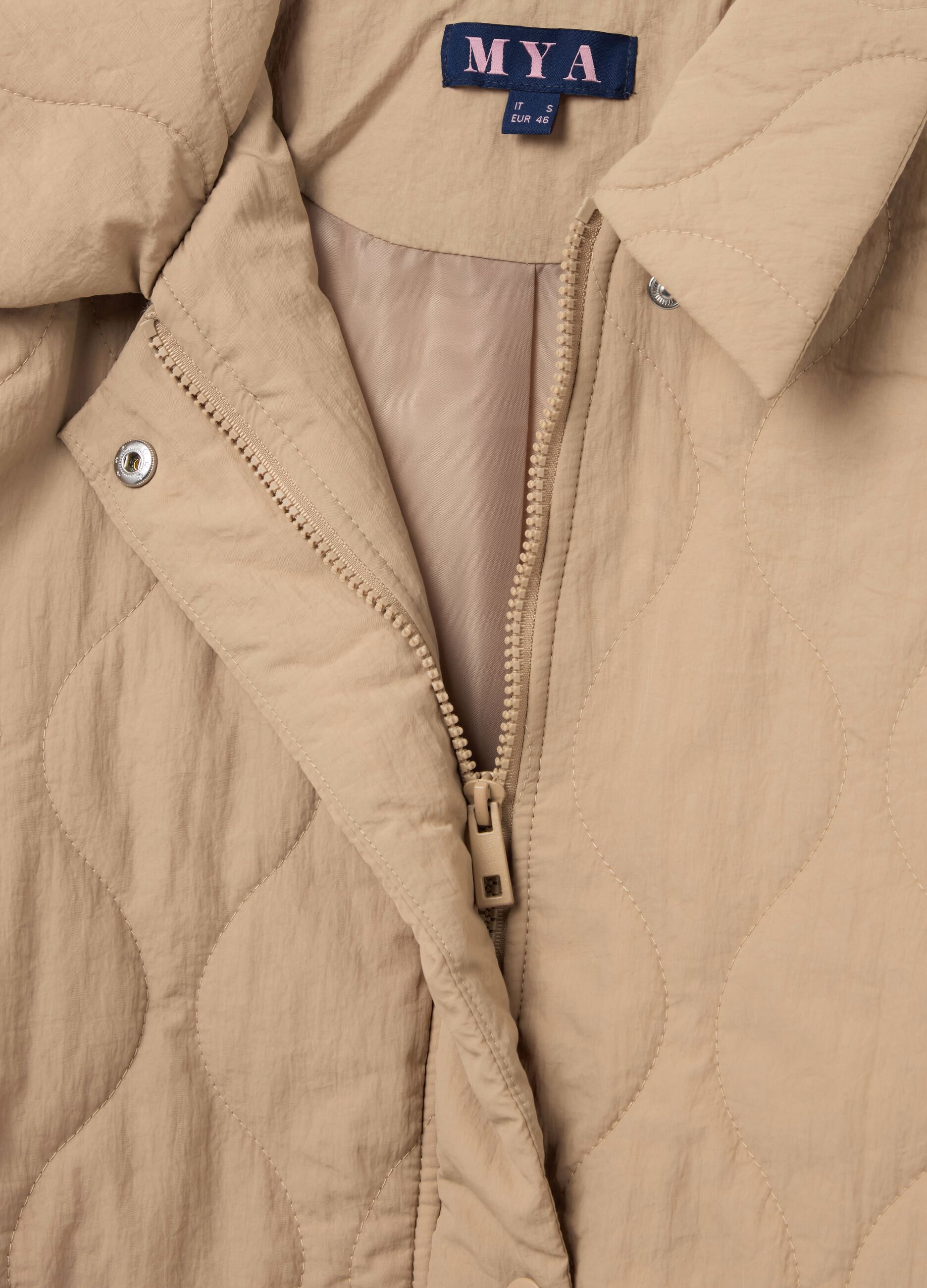 Curvy short quilted jacket with collar