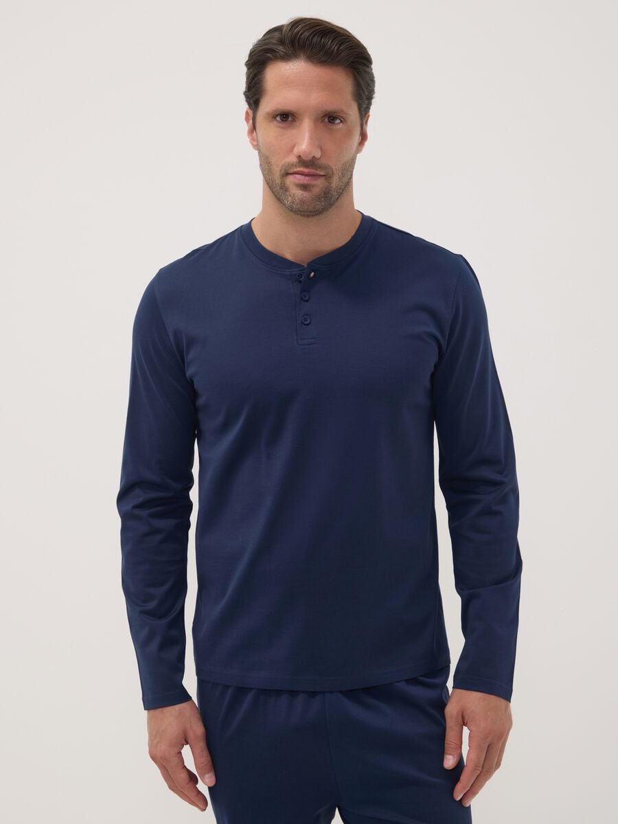 Pigiama blu in puro cotone organico con scollo serafino regular fit_1