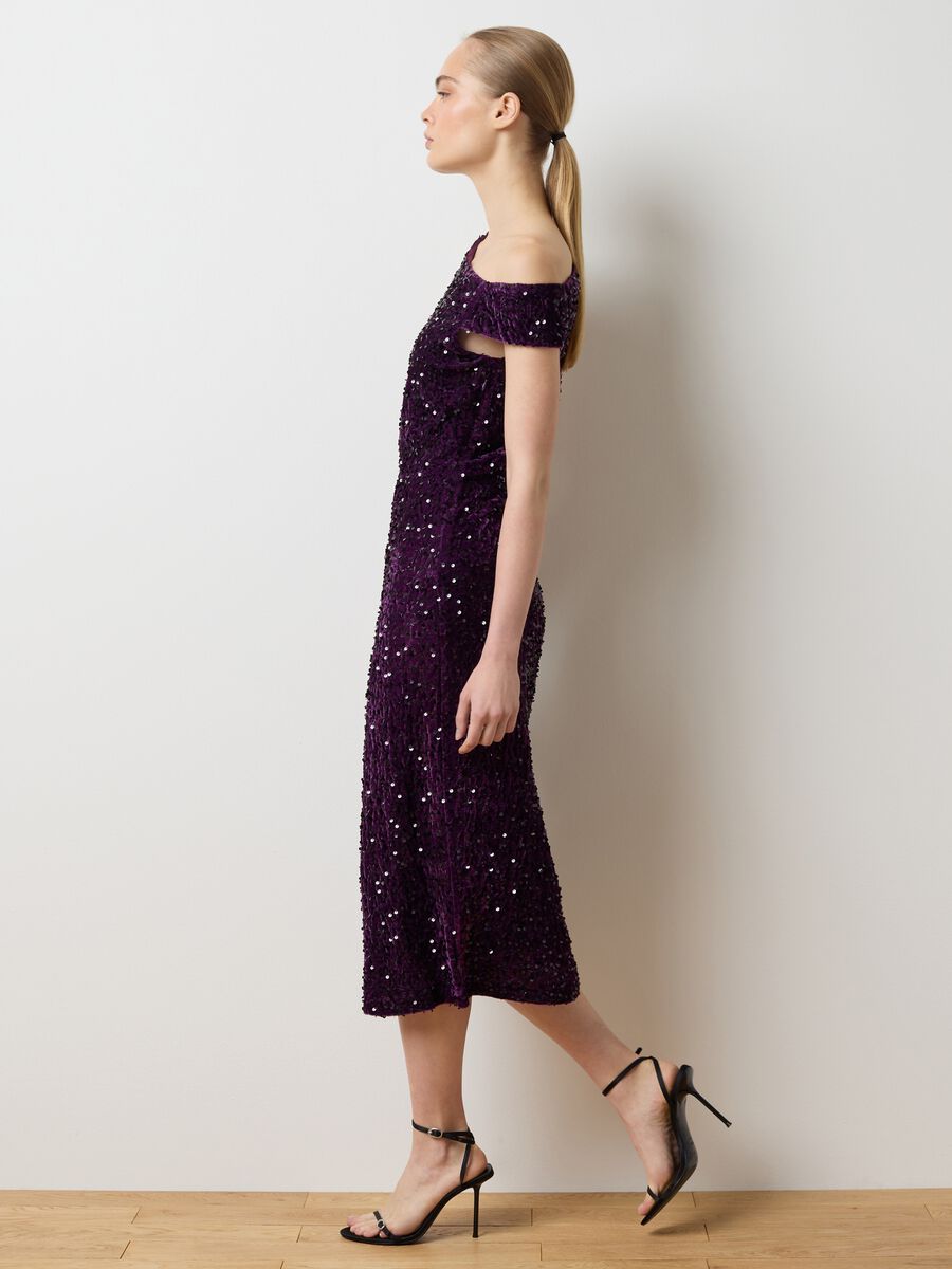 Abito viola con paillettes vestibilità fitted_2