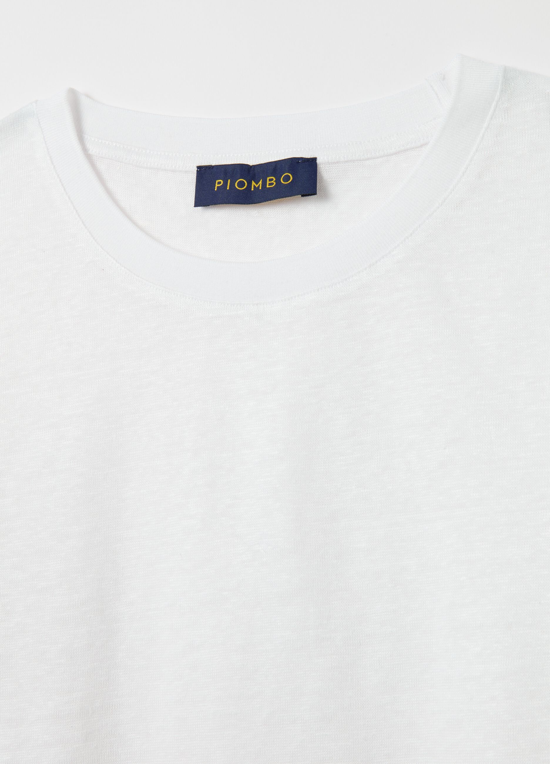 Short-sleeved T-shirt in white linen