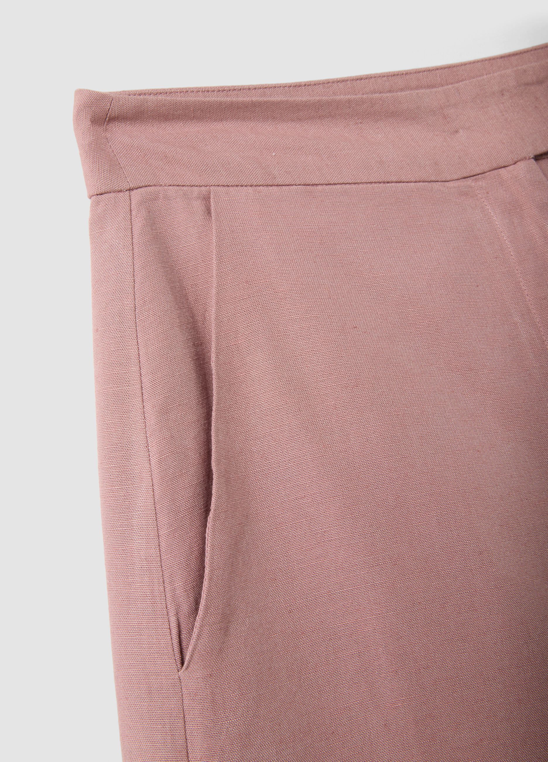 Pink shorts in a viscose, cotton and linen blend &ndash; regular fit