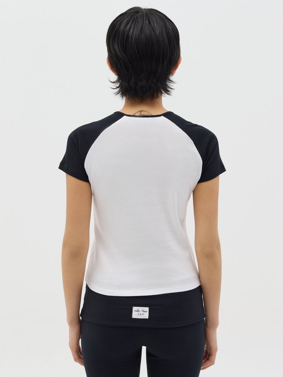 White T-shirt with black raglan sleeves_3