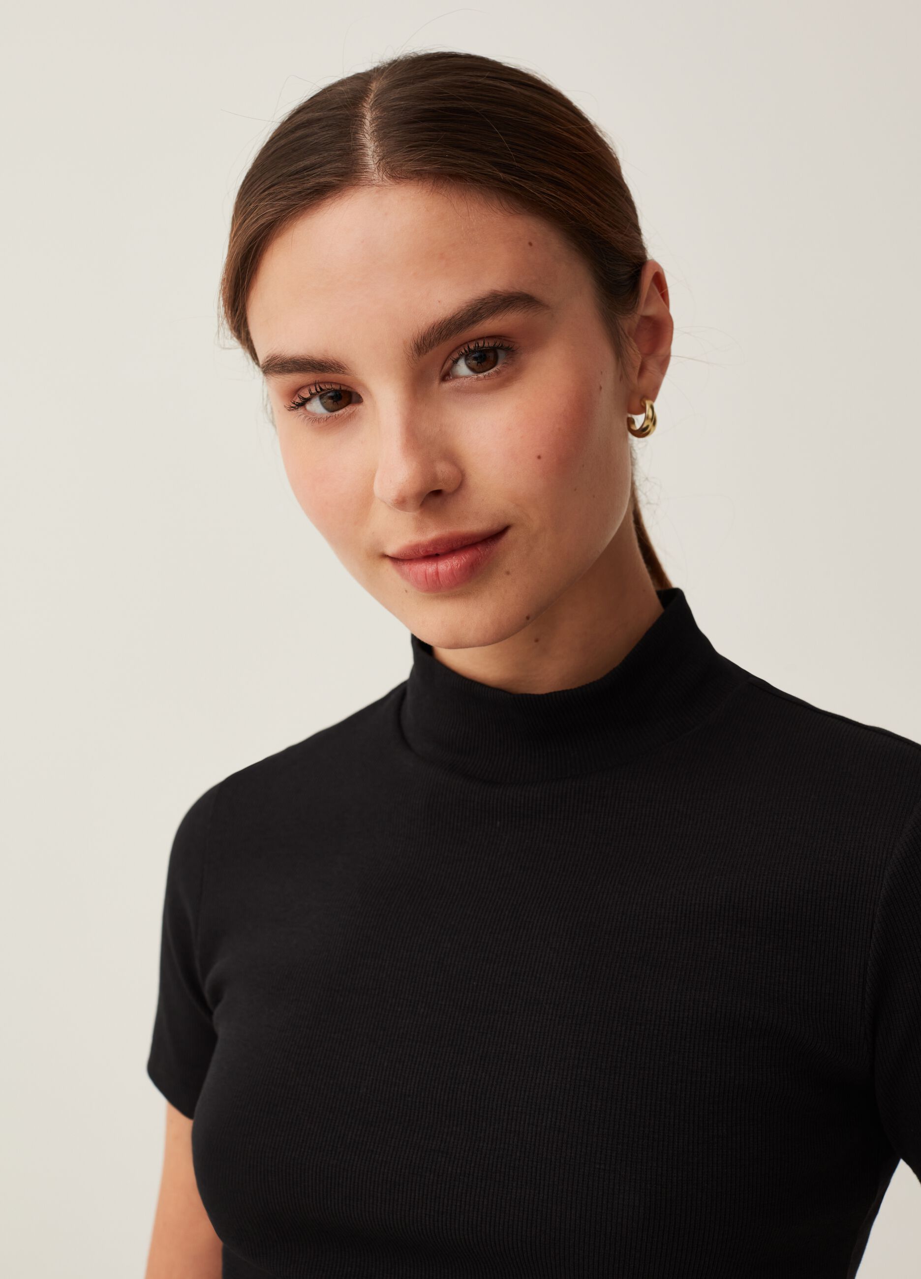 B. ANGEL T-shirt a costine sottili mock neck