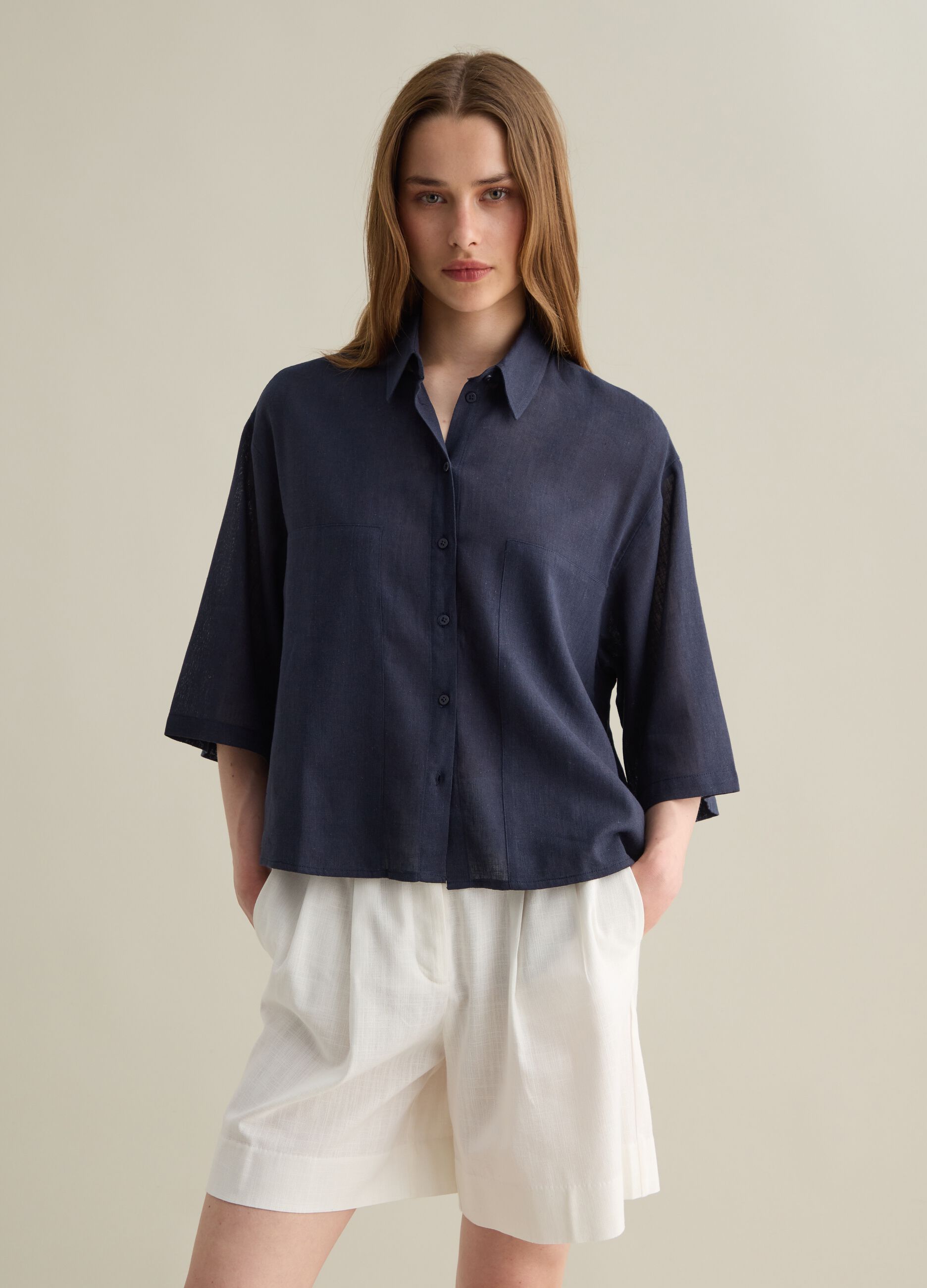 Women's oversize shirt in dark blue linen blend