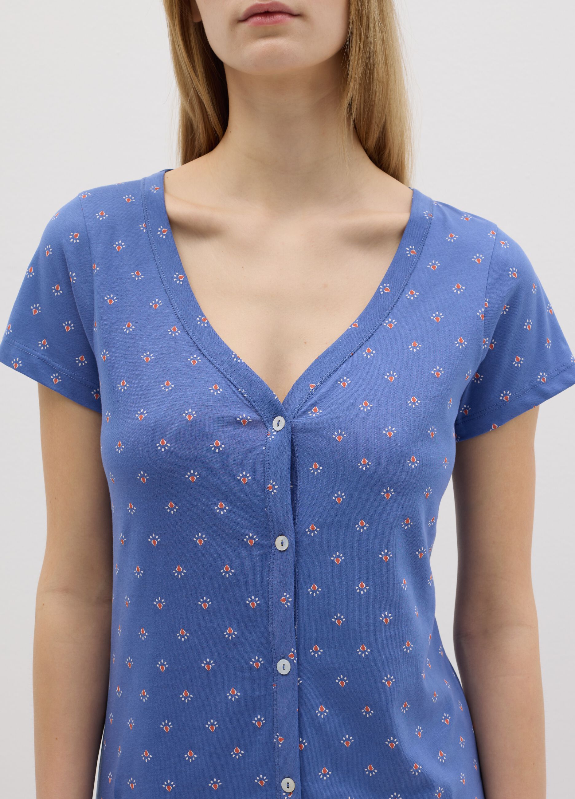 Camicia da notte verde con stampa lavanda