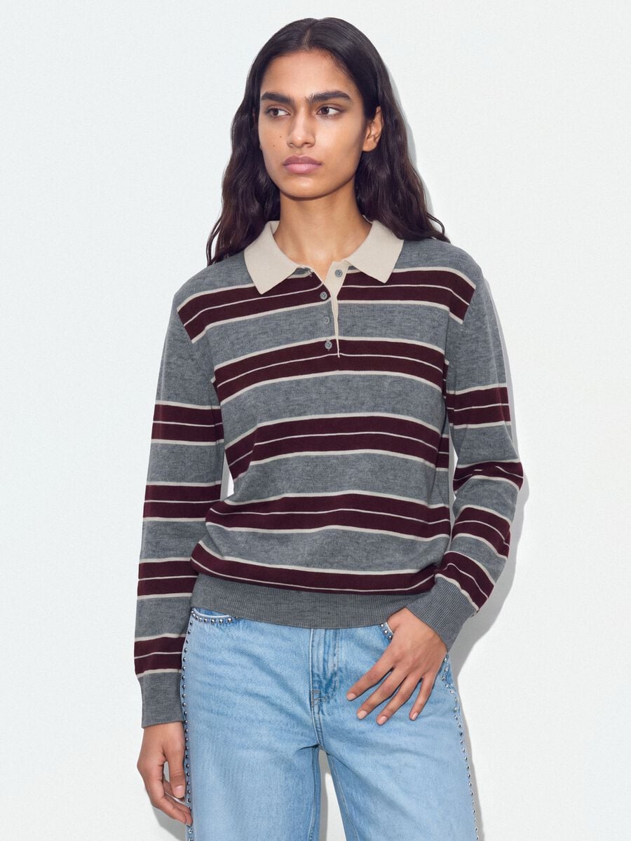 Maglia grigia in misto lana a righe con colletto polo_0
