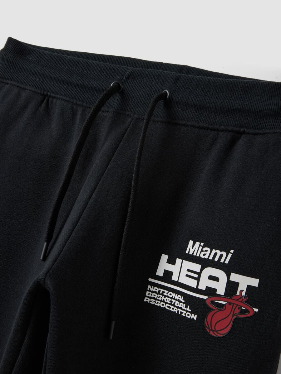 Pantaloni sportivi neri in misto cotone con stampa Miami Heat_1