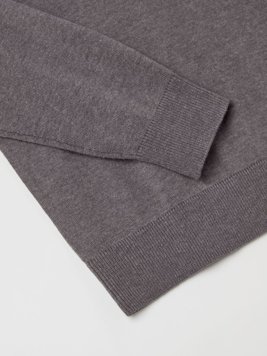 Round neck pullover_5