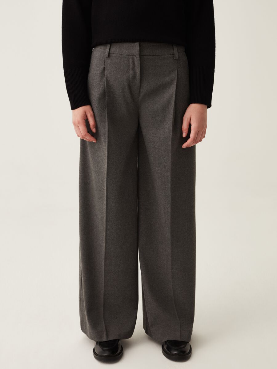 Pantaloni wide leg con pinces_1
