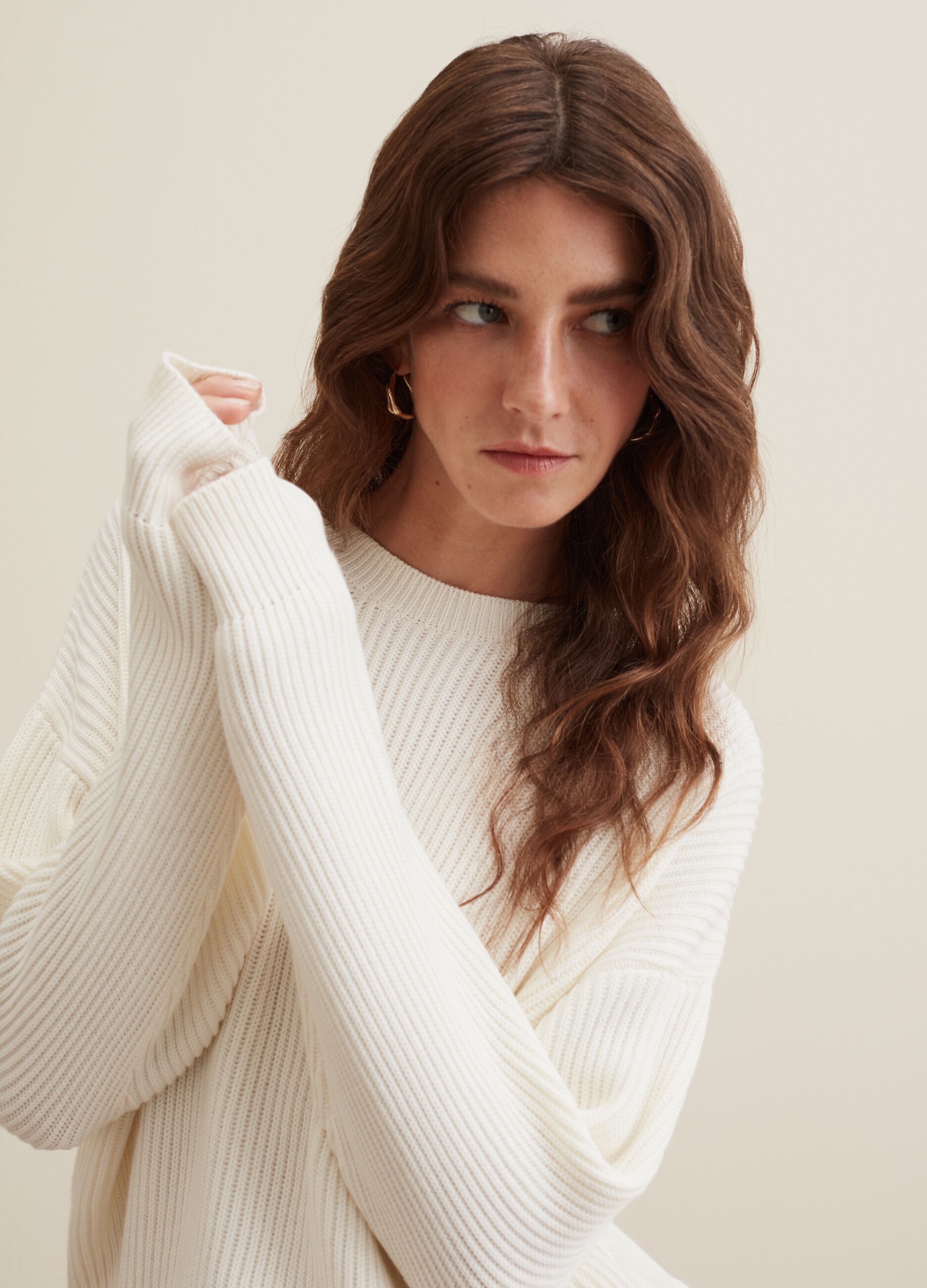 Pullover oversize con lavorazione a coste_3