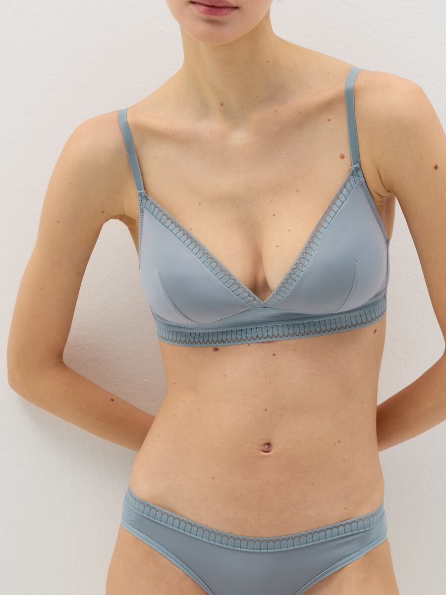Semi-padded triangle bra with geometric motif_1