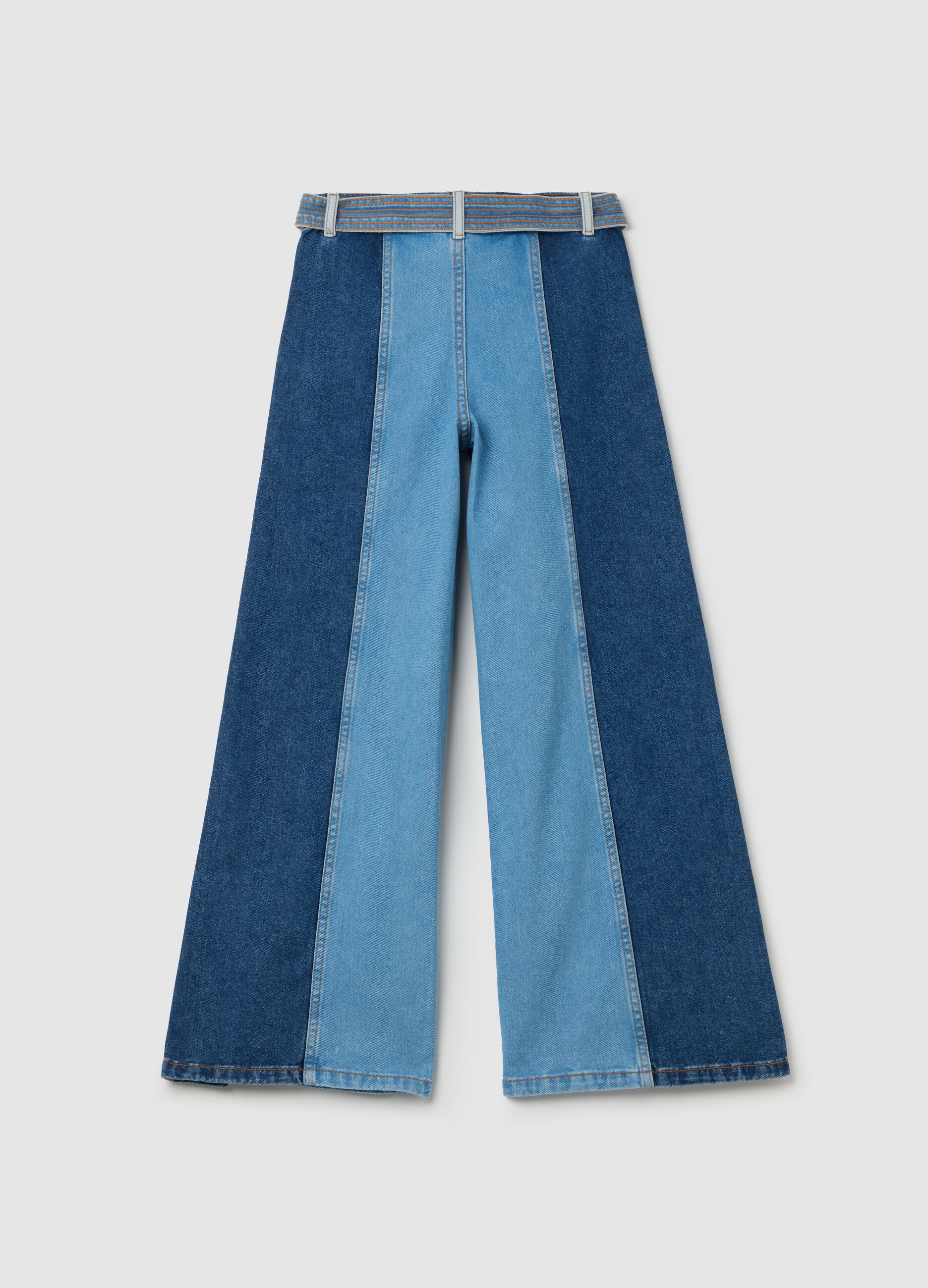 Jeans gamba larga con triplo lavaggio e cintura