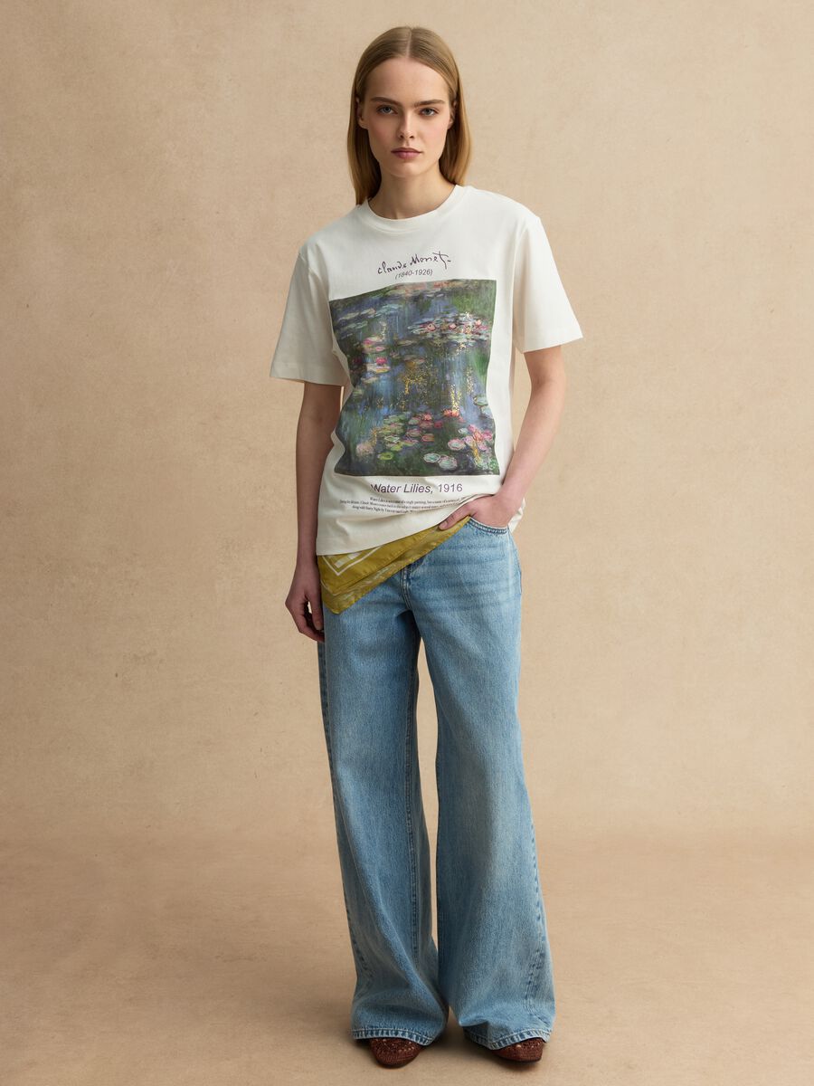 T-shirt in puro cotone bianca regular fit con stampa Monet_1