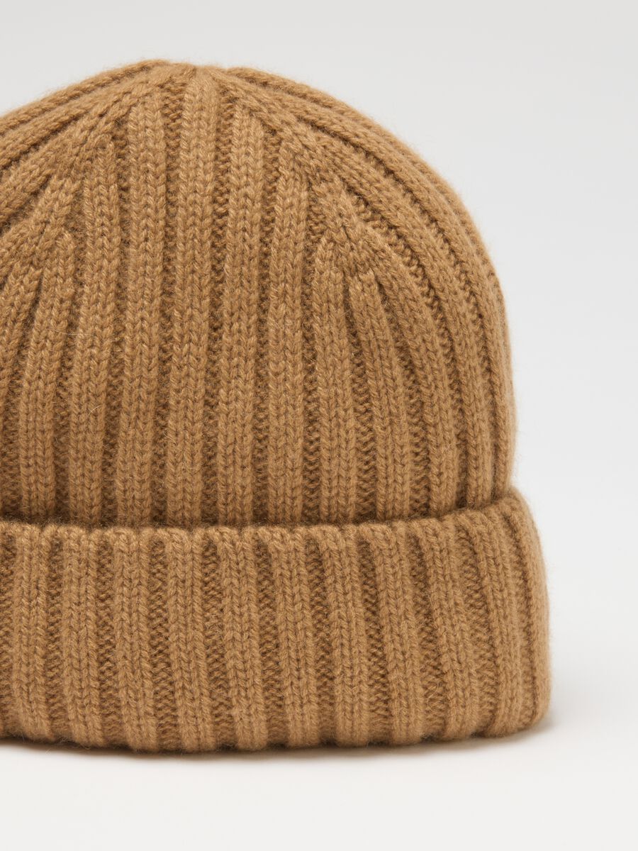 Cappello marrone in puro cashmere_2