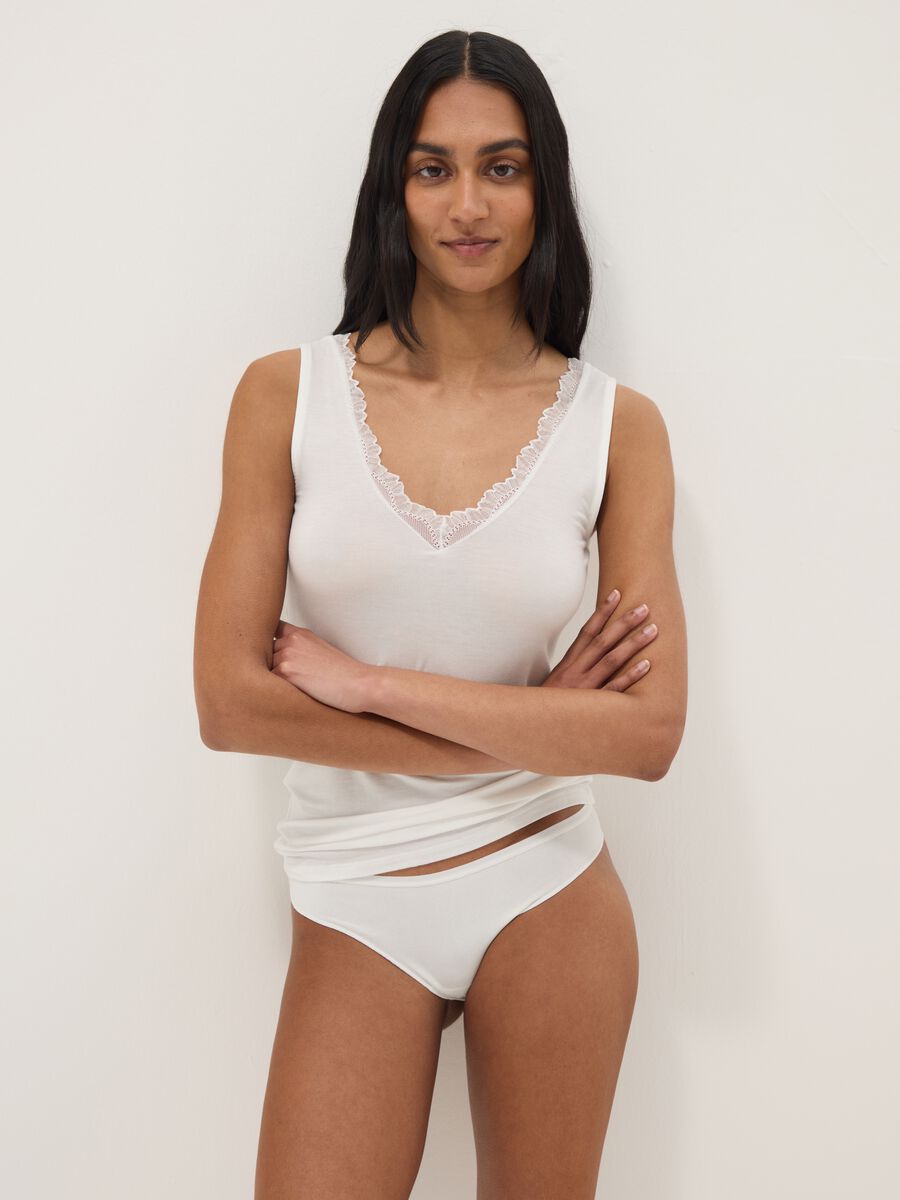 White regular fit vest with lace_0