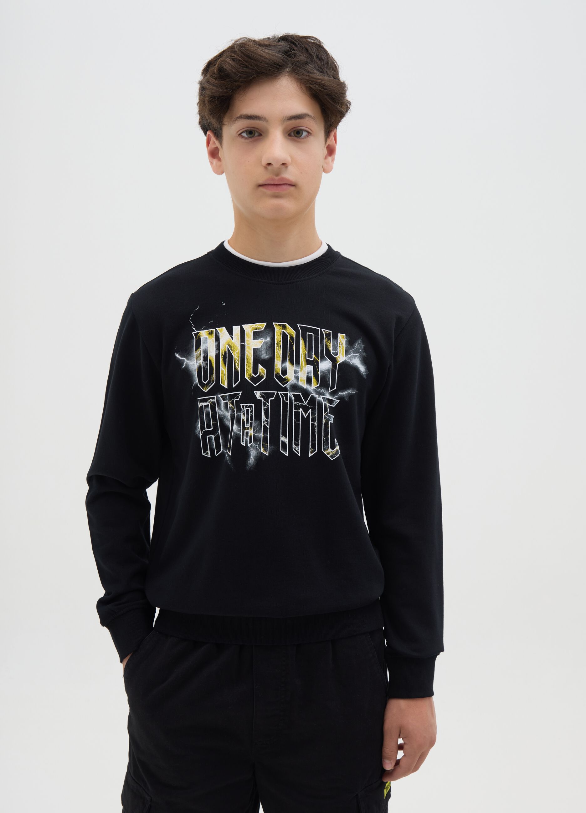 Round neck sweatshirt with print