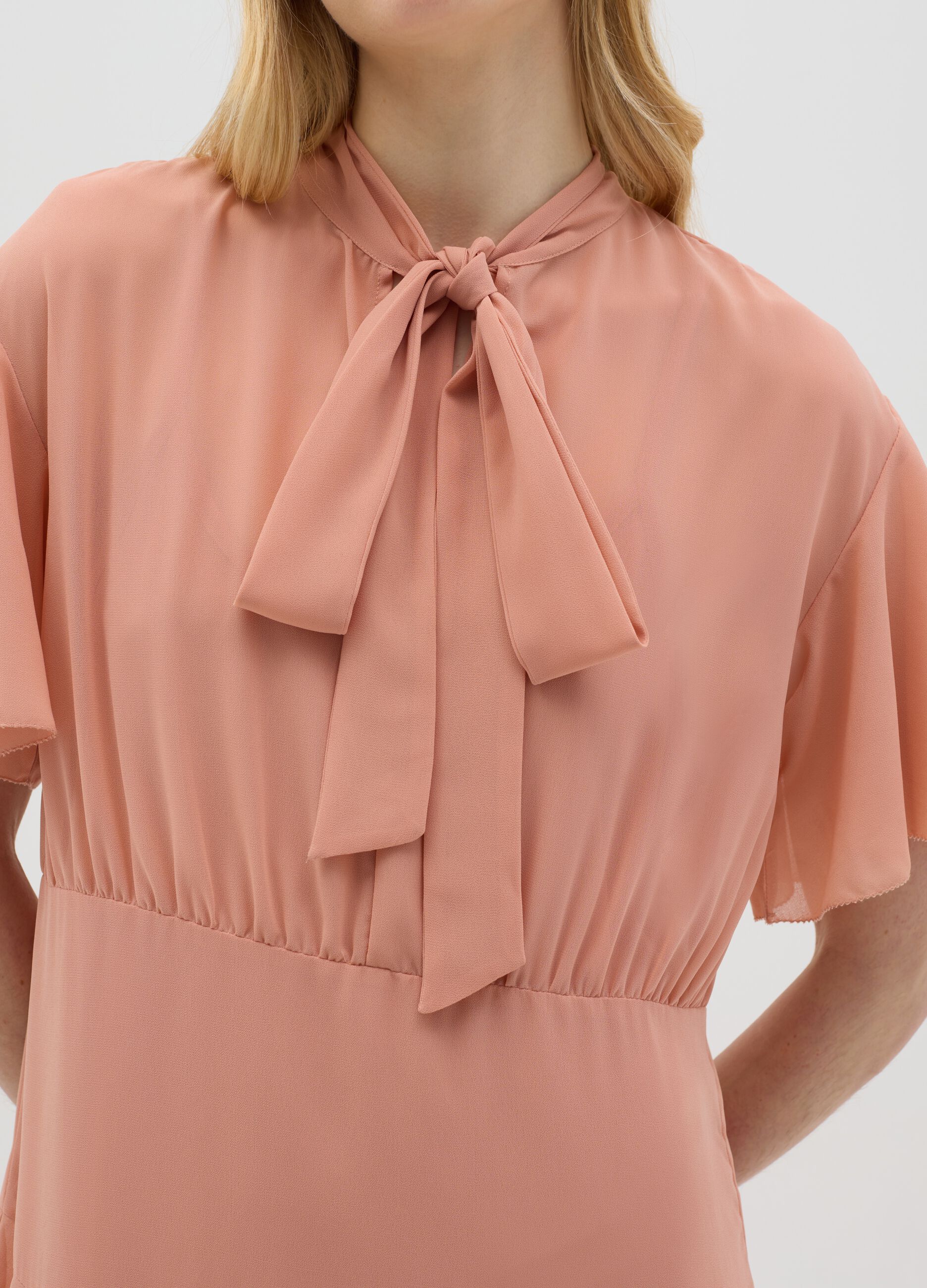 Abito da donna in misto georgette rosa regular fit con fiocco