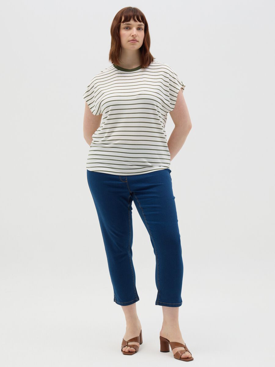Curvy T-shirt with white and green stripes_1