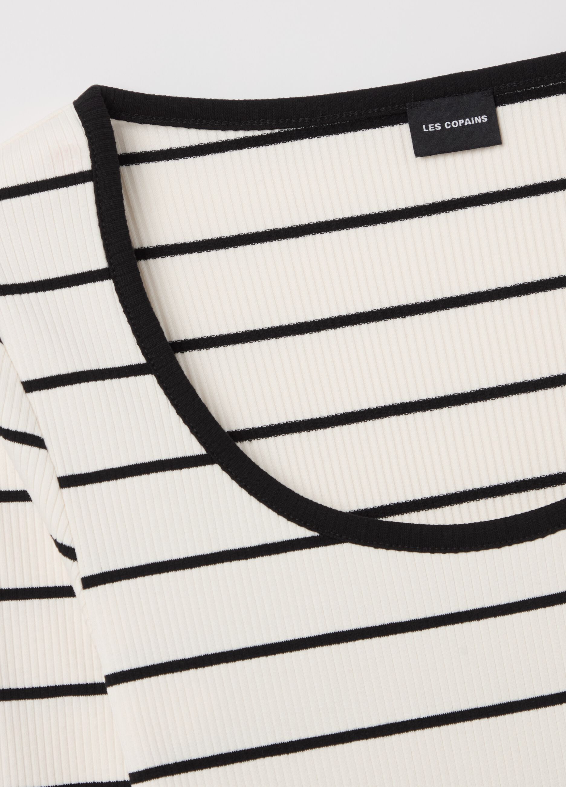 Ribbed T-shirt with striped pattern