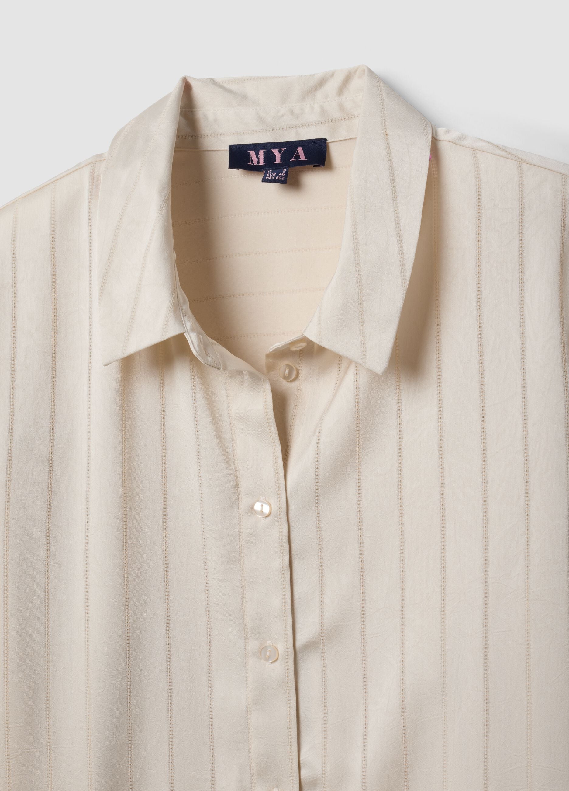 Grey striped shirt with classic collar, regular fit