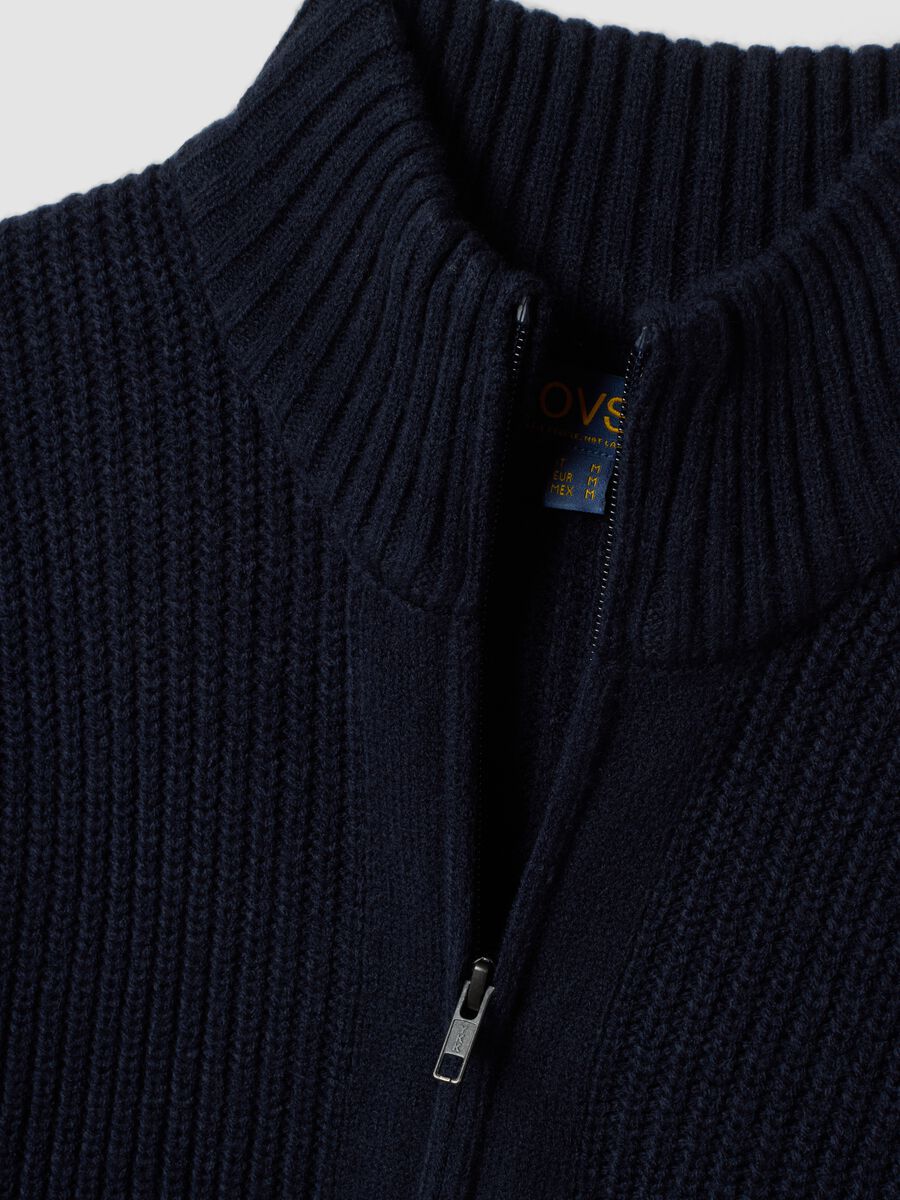 Navy rib-knit cardigan with collar and zip, regular fit_1