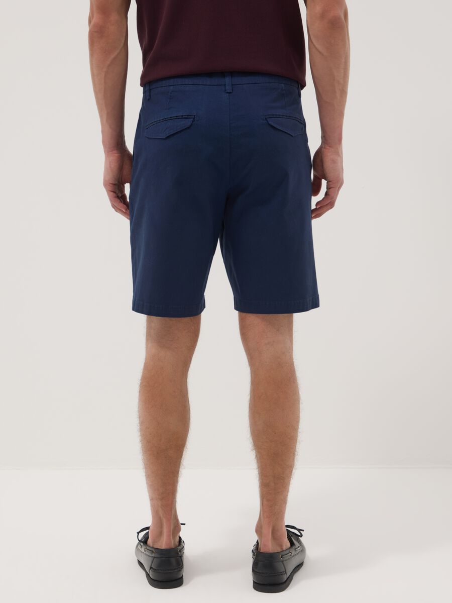 Blue chino bermuda shorts in stretch cotton_2